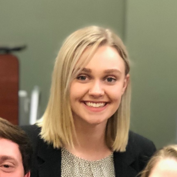 Meet your Posher, Lauren - Picture 5 of 5